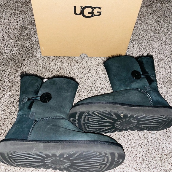 Bailey Button Uggs - Picture 2 of 5
